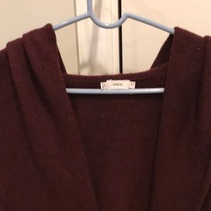 Adorable oversized Vince sweater with cute clasp